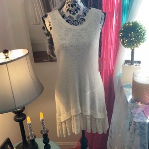 NWT EXHILARATION LACE BOTTOM TUNIC SWEATER